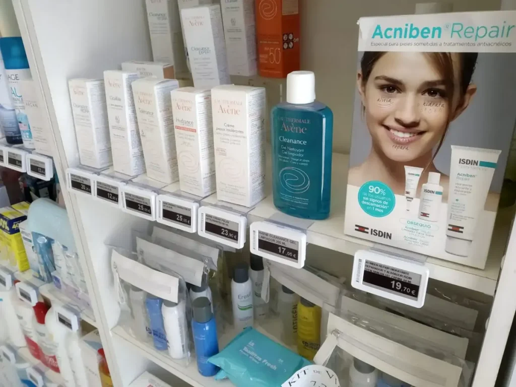 Etiquetas electrónicas para farmacias en un lineal de parafarmacia